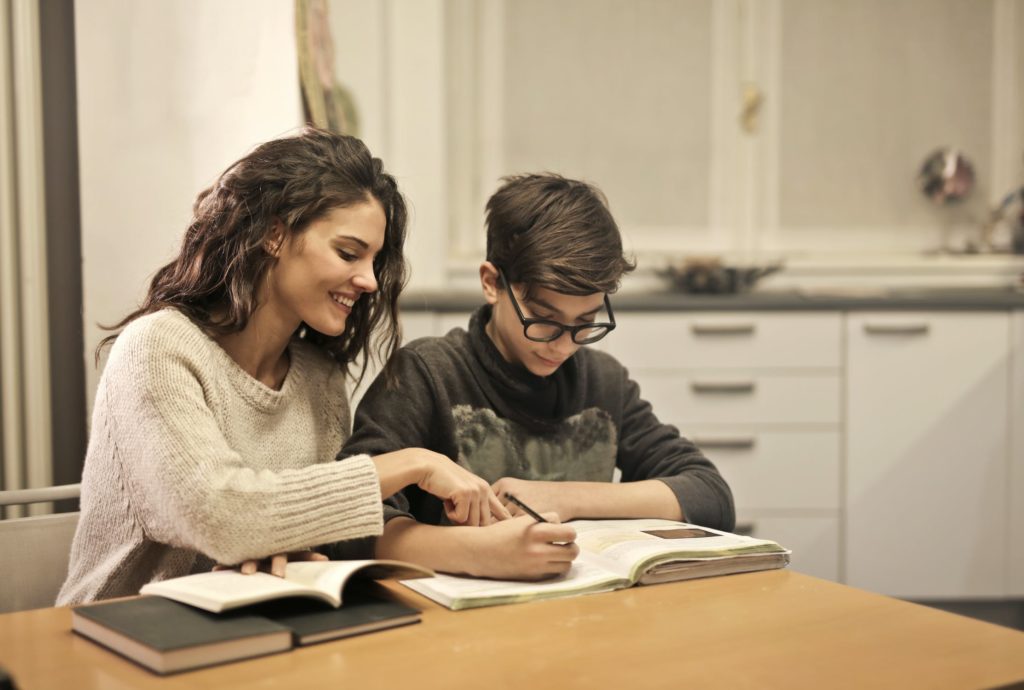 Parohia românească din Antwerpen oferă două burse de studiu