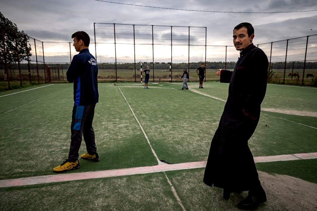 Dăeni Parish Priest was a rebel child: “My ‘religion’ was football.” Read how St Parascheva chose him as her servant