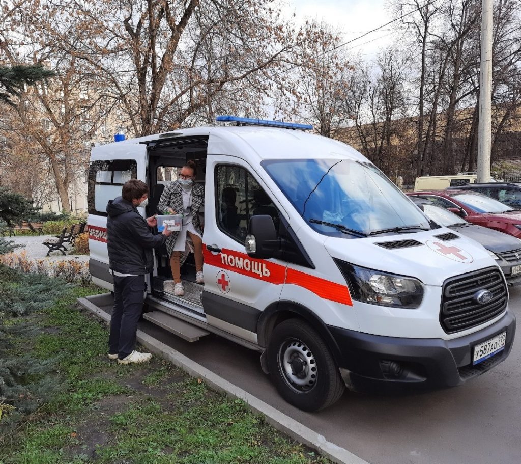В Больницу Святителя Алексия поступила новая машина скорой помощи