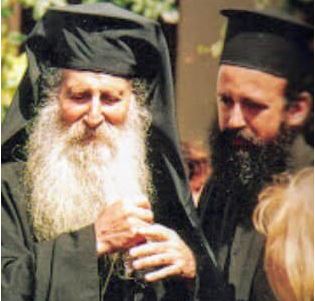 Σπάνια φωτογραφία του Μητρ. Ζακύνθου με τον Όσιο Ιάκωβο Τσαλίκη