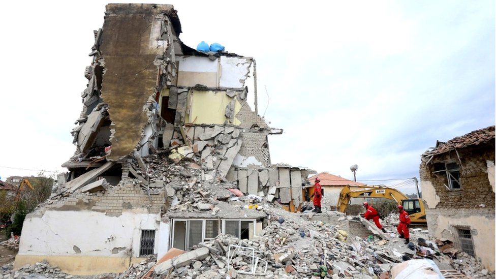 Μνημόσυνο για τα θύματα του φονικού σεισμού στο Δυρράχιο