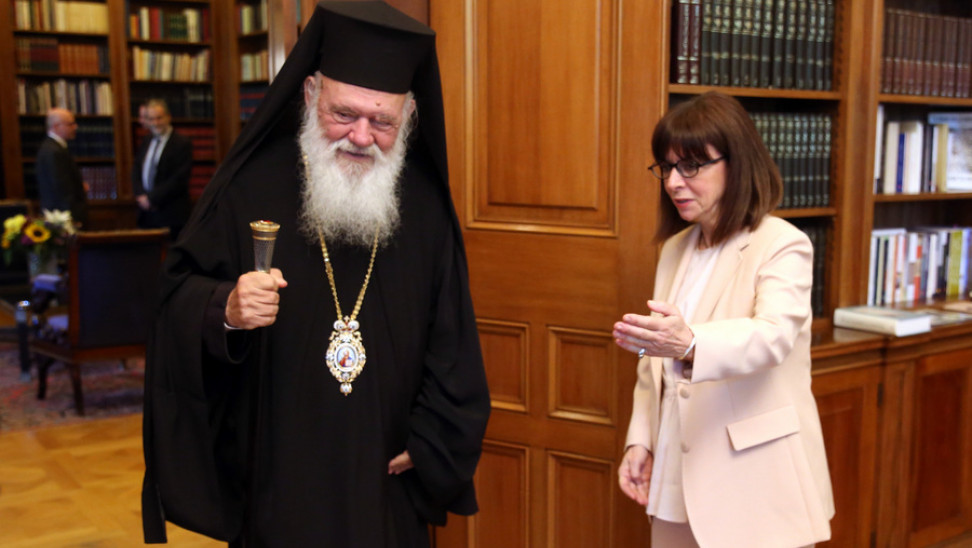 Με τον Αρχιεπίσκοπο επικοινώνησε η Πρόεδρος της Δημοκρατίας