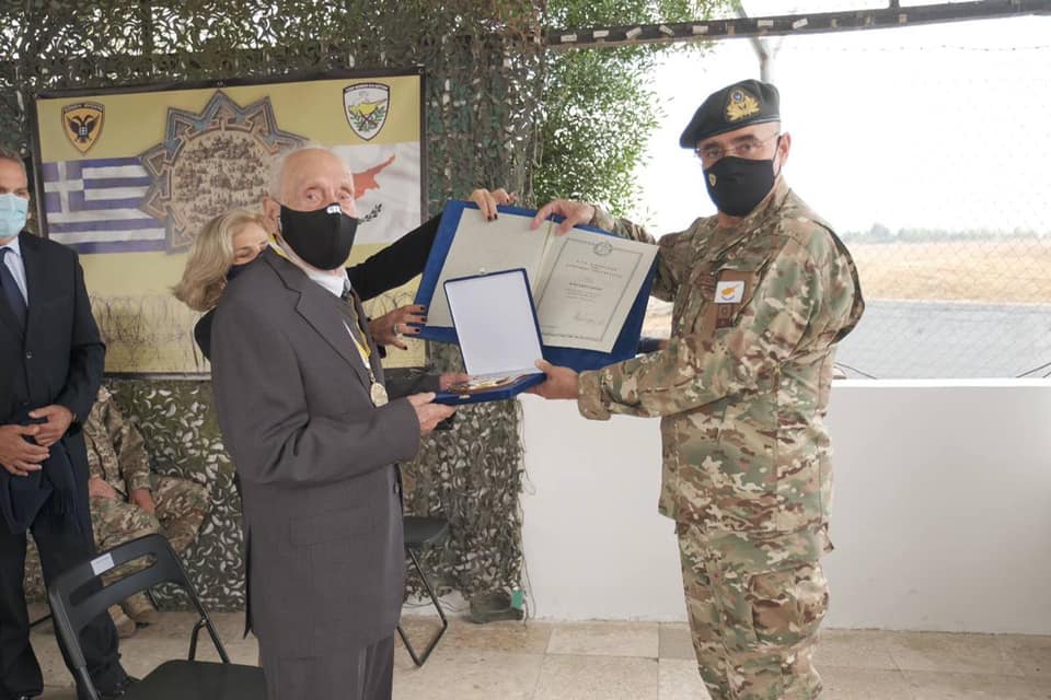 Το μετάλλιο «Εξαίρετης Προσφοράς» σε έναν ανιδιοτελή εργάτη της πατρίδας