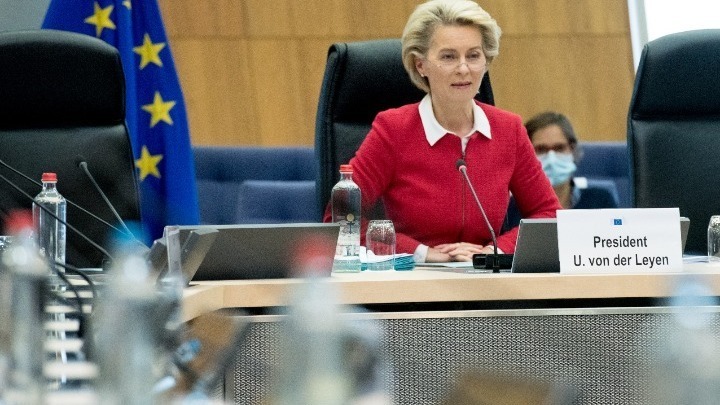 «Αύριο εγκρίνεται συμβόλαιο για έως 300 εκατ. δόσεις εμβολίου»