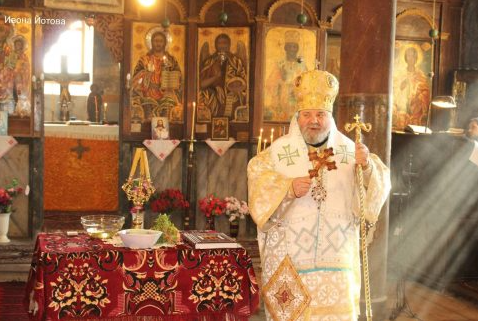 Митрополит Григорий направи Тържественото обновление на изцяло ремонтирания храм в родното си село Козаревец
