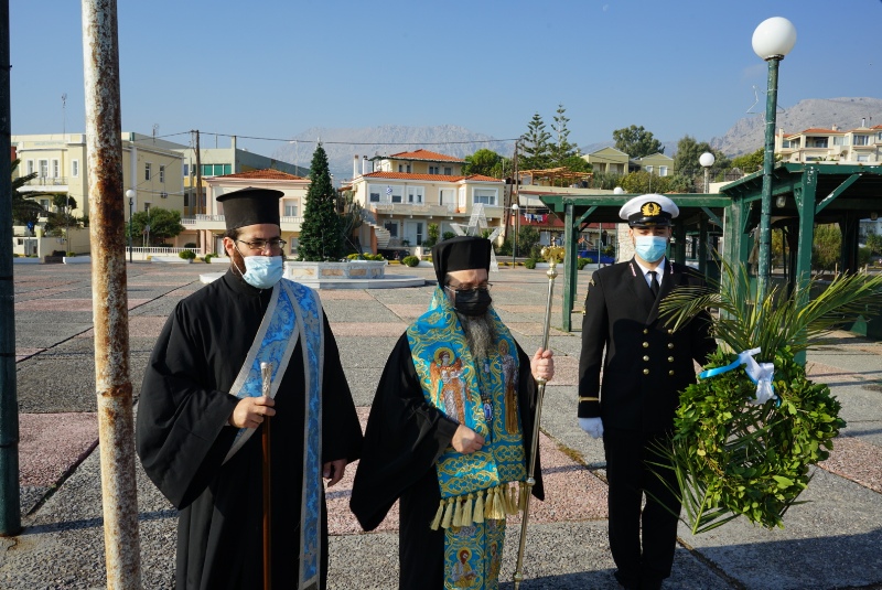 Μητροπολίτης Χίου: “Τα καντήλια των Εκκλησιών μας καίνε με αρμυρό νερό”