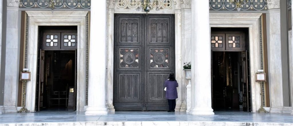 «Ζητούμε ανοικτές εκκλησίες- Μη φυλακίζετε τις ψυχές μας»