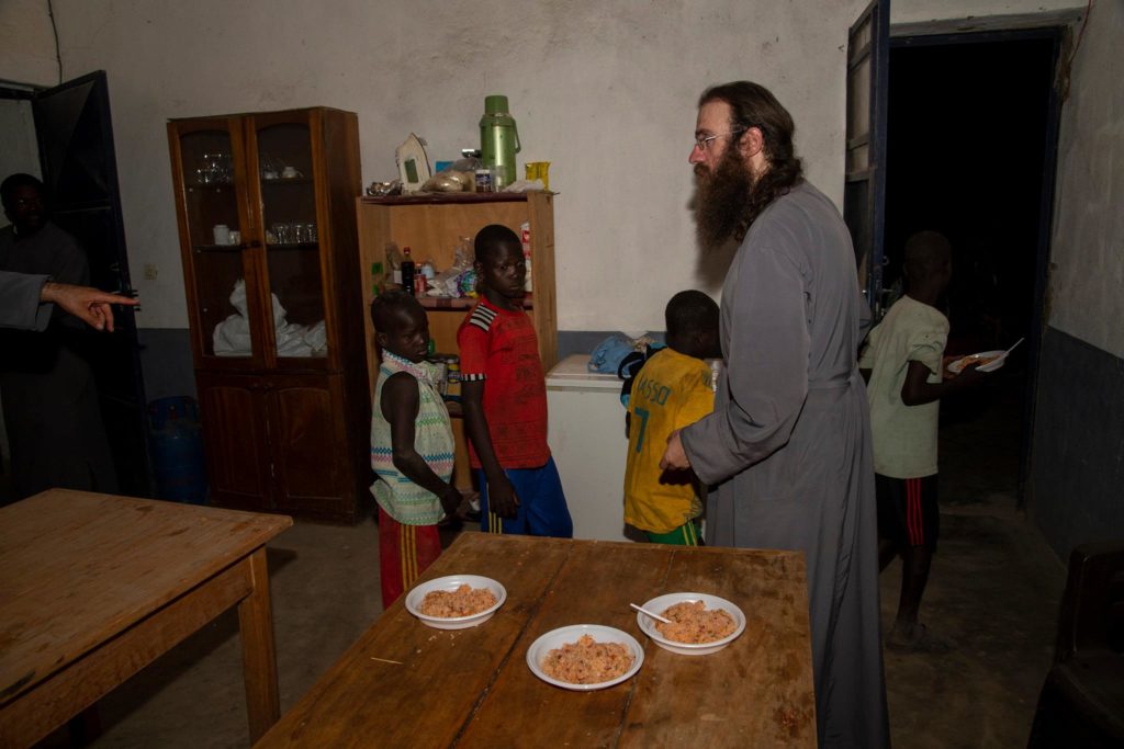 “Πού να φτάσει ένα πρόσφορο για 500 πιστούς;”