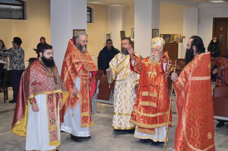 Архиерейска св. Литургия за Неделя преди Рождество Христово в Ловеч