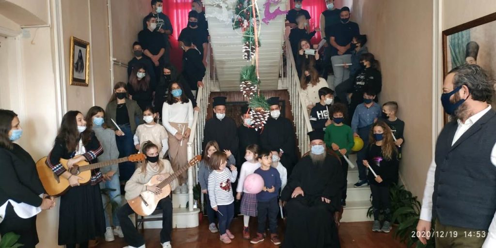 Τα παιδιά της Ίμβρου ψάλλουν τα κάλαντα