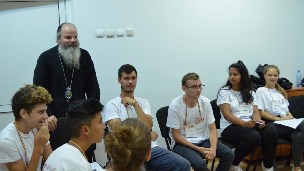 15 burse lunare de studiu au fost oferite prin concurs de Episcopia Hușilor