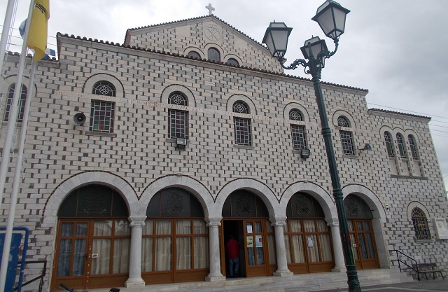 Πανηγυρίζει ο Ιερός Μητροπολιτικός Ναός Αγίου Βασιλείου στο Βόλο