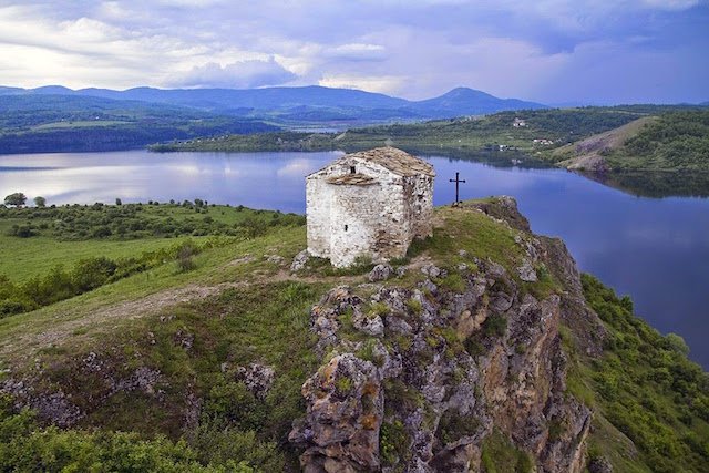 Αγοράζει ψυχές