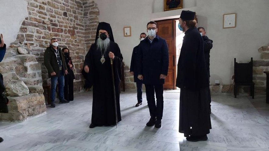 Епископ Теодосије и директор канцеларије за КиМ посетили манастир Бањска