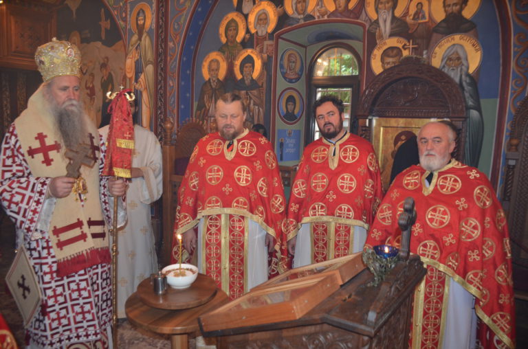 Владика Јоаникије богослужио у Острогу: Чврсто вјерујемо да ће Господ примити Митрополита Амфилохија у своје живоносно и вјечно наручје