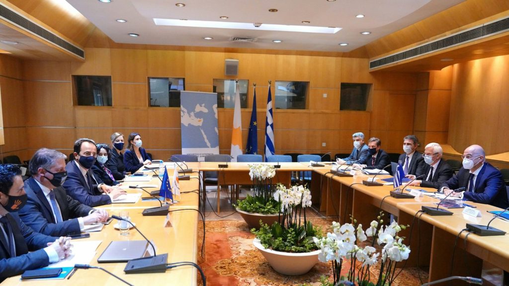 Ολοκλήρωσε τις συναντήσεις στην Κύπρο ο Νίκος Δένδιας