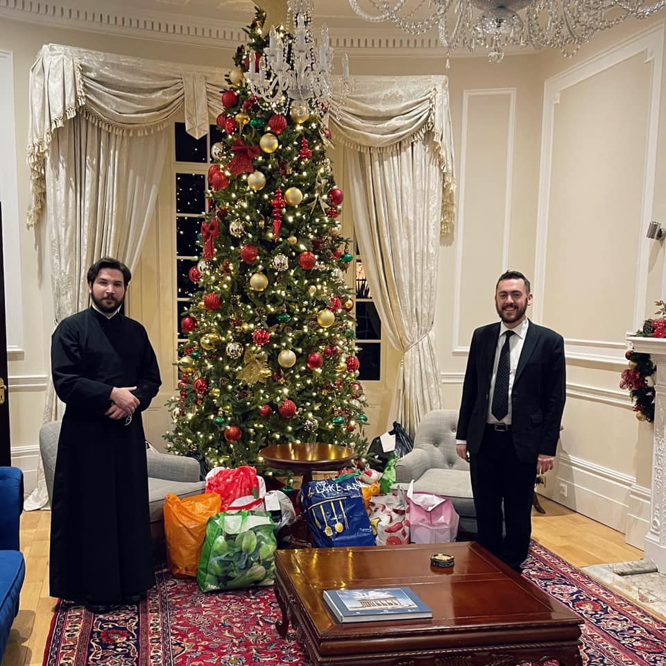 Προσφορά στην Τράπεζα τροφίμων της Αρχιεπισκοπής Θυατείρων