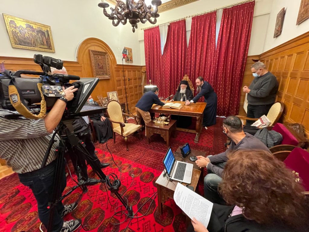 Ο Αρχιεπ. Αθηνών μαγνητοσκοπεί το μήνυμα των Χριστουγέννων (φωτό)