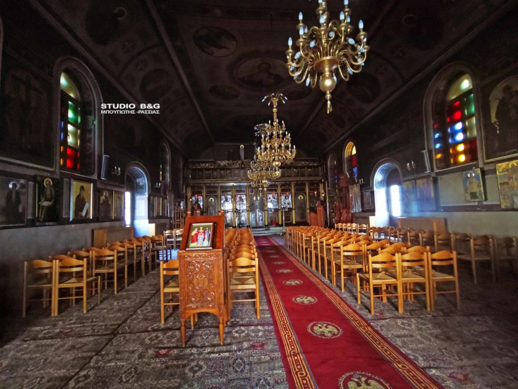 Πρώτη μέρα ατομικής προσευχής στην Αγία Τριάδα Ναυπλίου