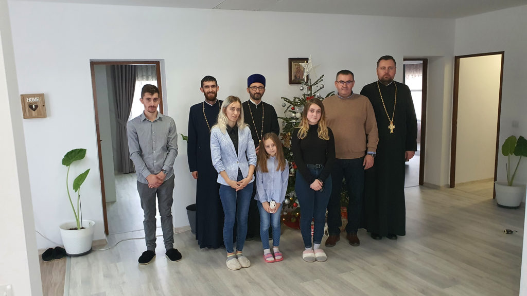 Oradea: La un an după ce și-au pierdut bunicul și casa, patru tineri au locuință nouă prin implicarea Bisericii