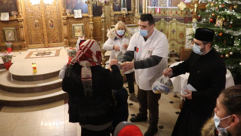 Implică-te, împreună reușim mai mult!”: 200 de copii au primit daruri de la voluntarii CMN