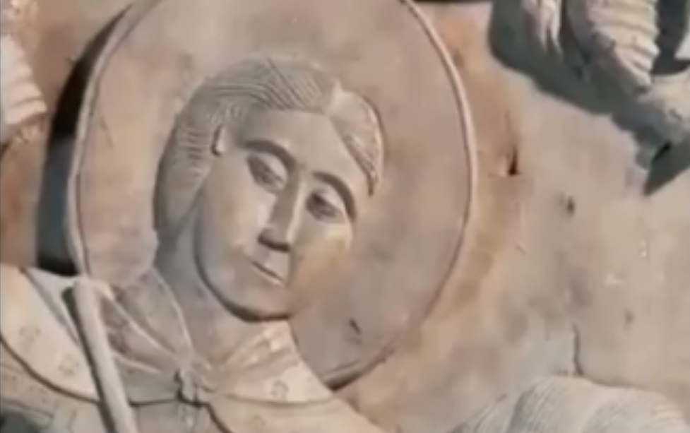 Shën Gjergji mbi kalë duke vrarë dragoin/ Detajet e ikonës së gdhendur në dru