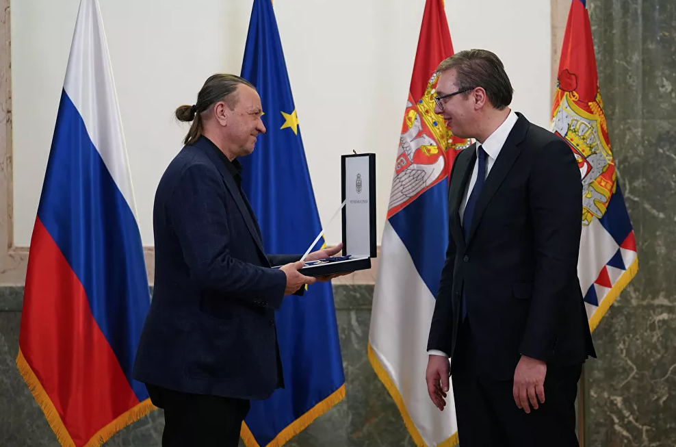 Одликовање руском уметнику, аутору мозаика у Храму Светог Саве