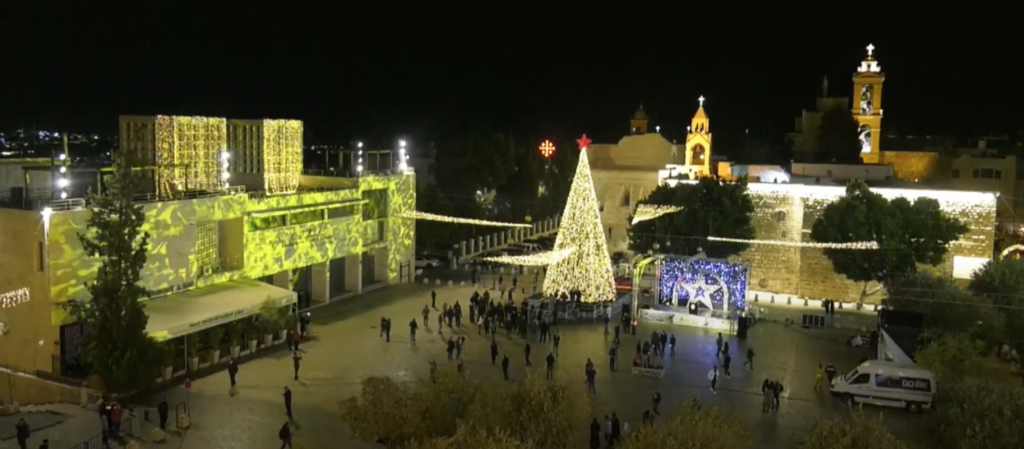 إضاءة شجرة الميلاد في بيت لحم وسط غياب الأجواء الاعتيادية… فيديو