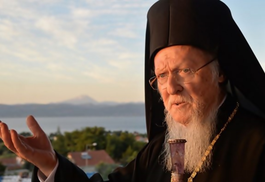 Το “άσπρο ράσο” και το ράσο του κληρικού, σύμβολα αμφότερα θυσίας και διακονικού πνεύματος