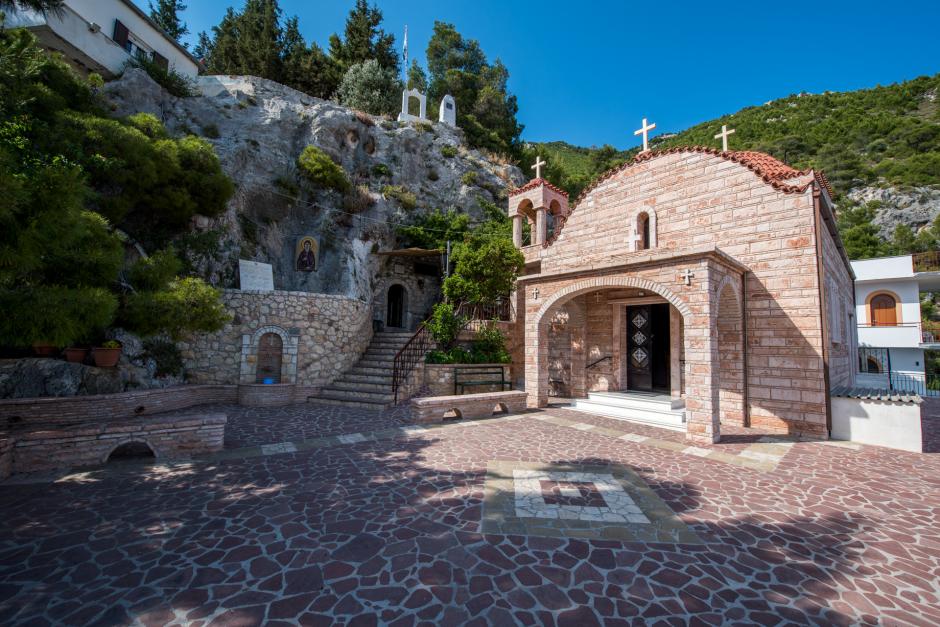 Στην Ιερά Μονή Οσίου Παταπίου στο Λουτράκι