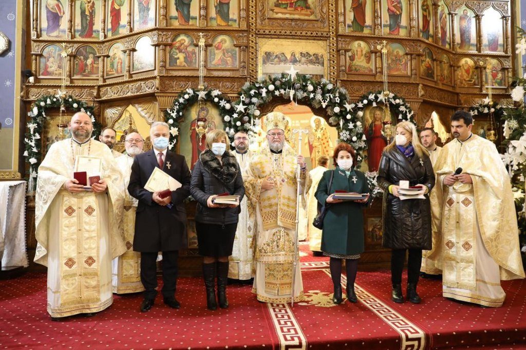 Episcopul Iustin a oferit distincţii instituţiilor şi medicilor care au avut grijă de pacienţii afectaţi de Covid-19