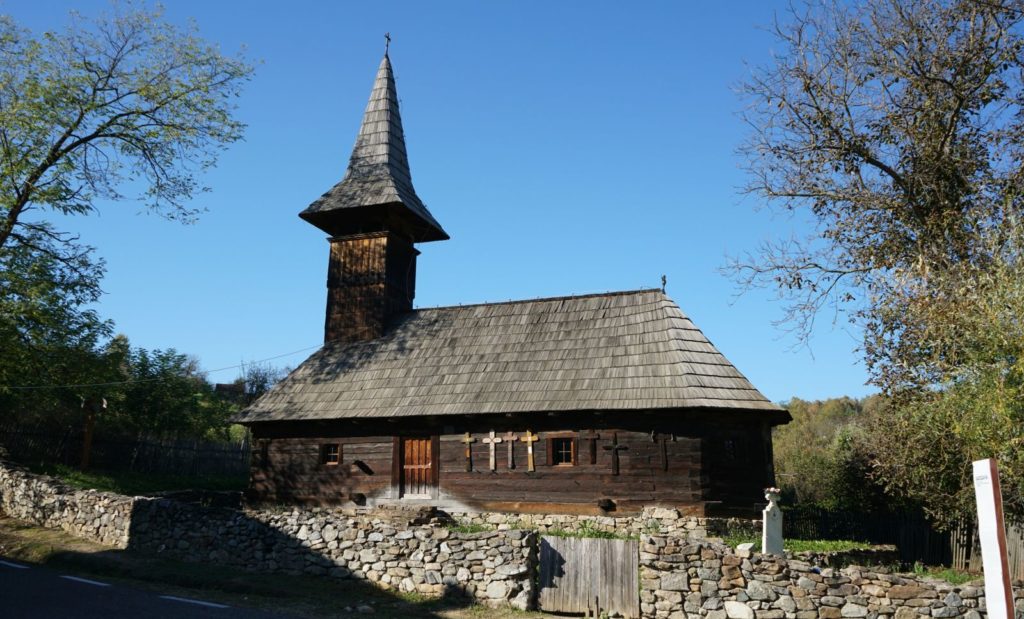 Ruta bisericilor de lemn din Arad a devenit Rută Cultural Turistică regională