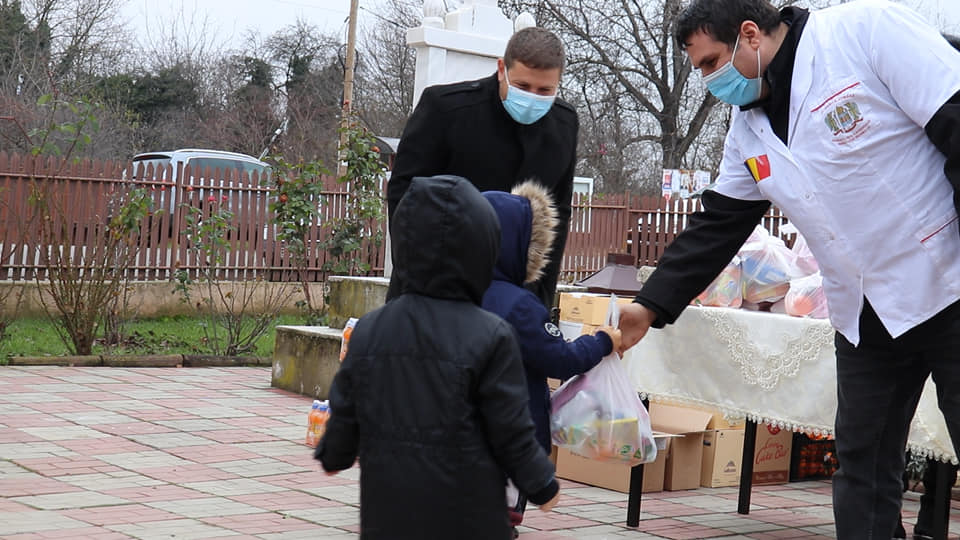 Voluntarii CMN au oferit daruri de Sf. Nicolae: 300 copii, 7 localități