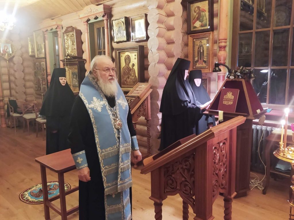 Ιερά Αγρυπνία για τα Εισόδια τέλεσε ο Πατριάρχης Μόσχας