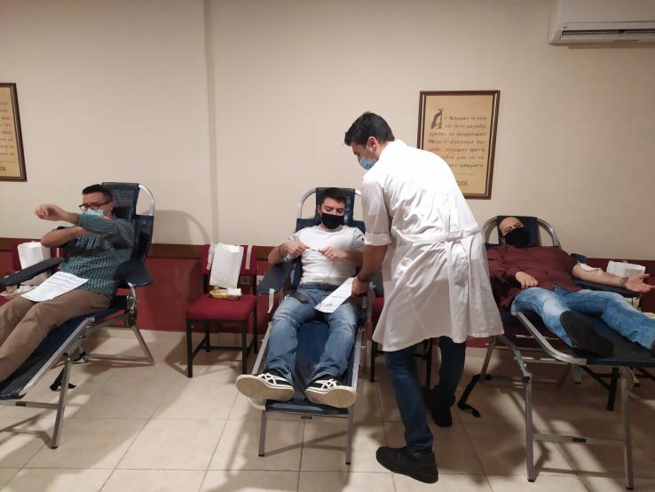 38 αιμοδότες στην 74η αιμοδοσία της ενορίας Αγίου Τρύφωνα