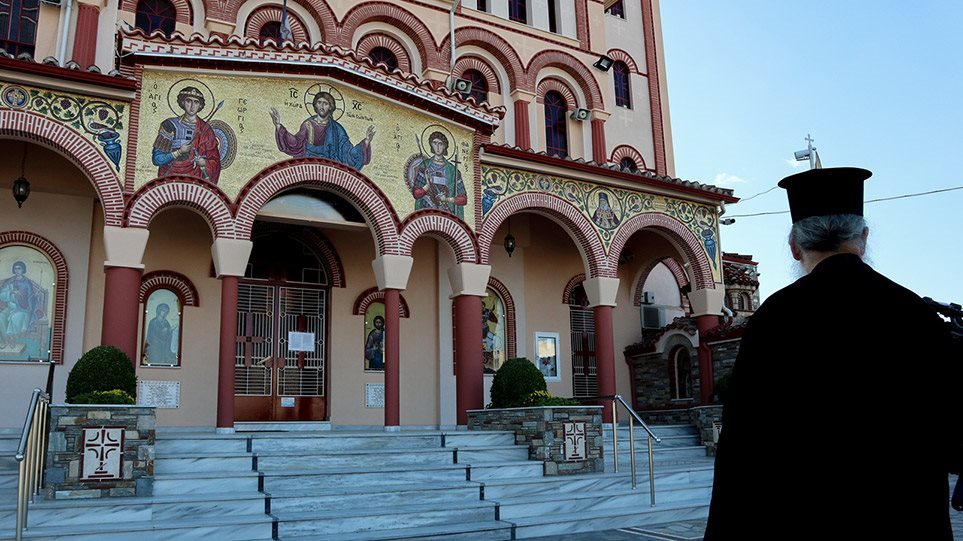 Κορωνοϊός: Χριστούγεννα εν μέσω πανδημίας σε Ελλάδα και Ευρώπη – Κλειστές οι Εκκλησίες στην Κοζάνη