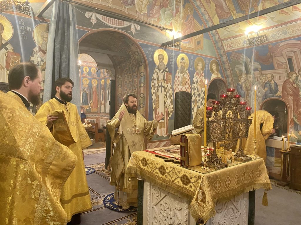 Митрополит Иларион: Господь призывает нас проецировать Его слова на нашу жизнь