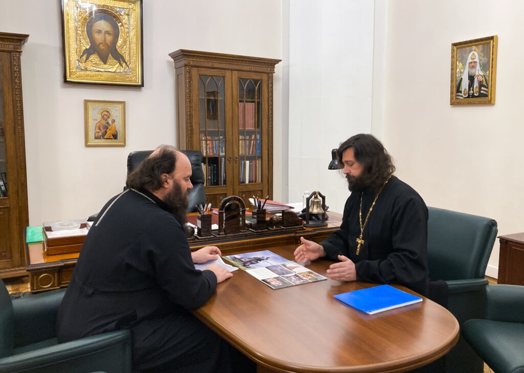 ПРЕДСЕДАТЕЛЬ ФХУ ЕПИСКОП ПАРАМОН ДОГОВОРИЛСЯ О СОТРУДНИЧЕСТВЕ С ПРОТОИЕРЕЕМ АЛЕКСИЕМ ЯКОВЛЕВЫМ В РАМКАХ ПРОЕКТА «ОБЩЕЕ ДЕЛО. ВОЗРОЖДЕНИЕ ДЕРЕВЯННЫХ ХРАМОВ СЕВЕРА»