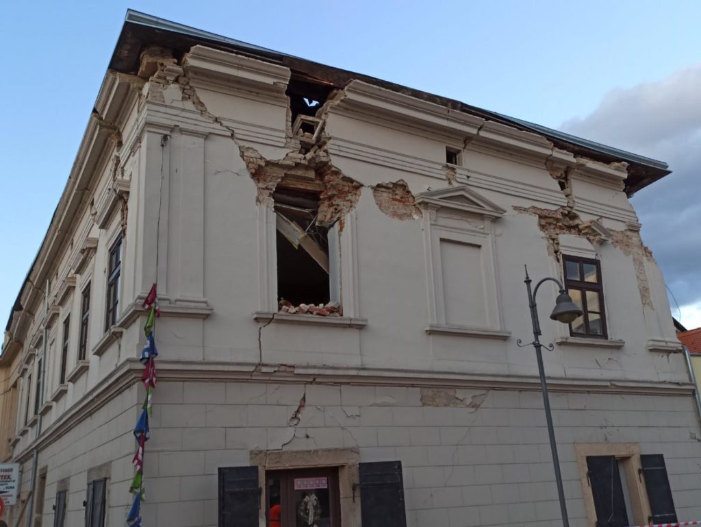 Прикупљање помоћи за страдале у земљотресима
