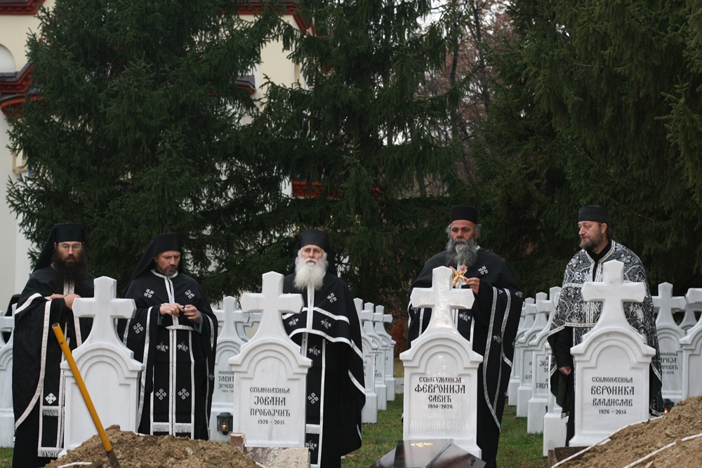 Схиигуманија Февронија сахрањена у манастиру Гргетегу