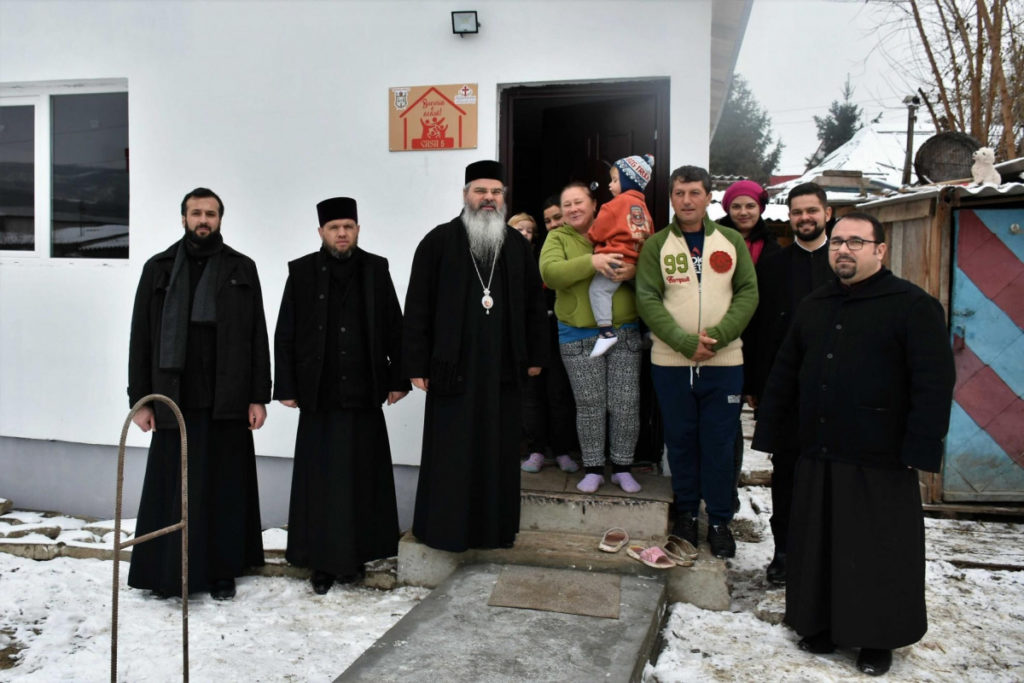Noi locuinţe pentru familiile nevoiaşe inaugurate în Episcopia Huşilor