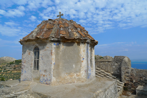 O Άγιος Διονύσιος κι ο Άγιος Νεκτάριος στην Παλαιά Χώρα της Αίγινας