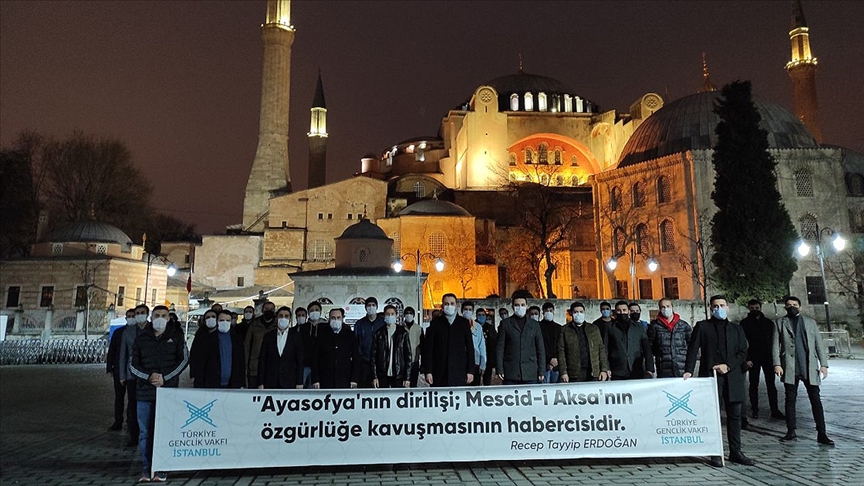 Святая София — центр молитв для мусульманской молодежи