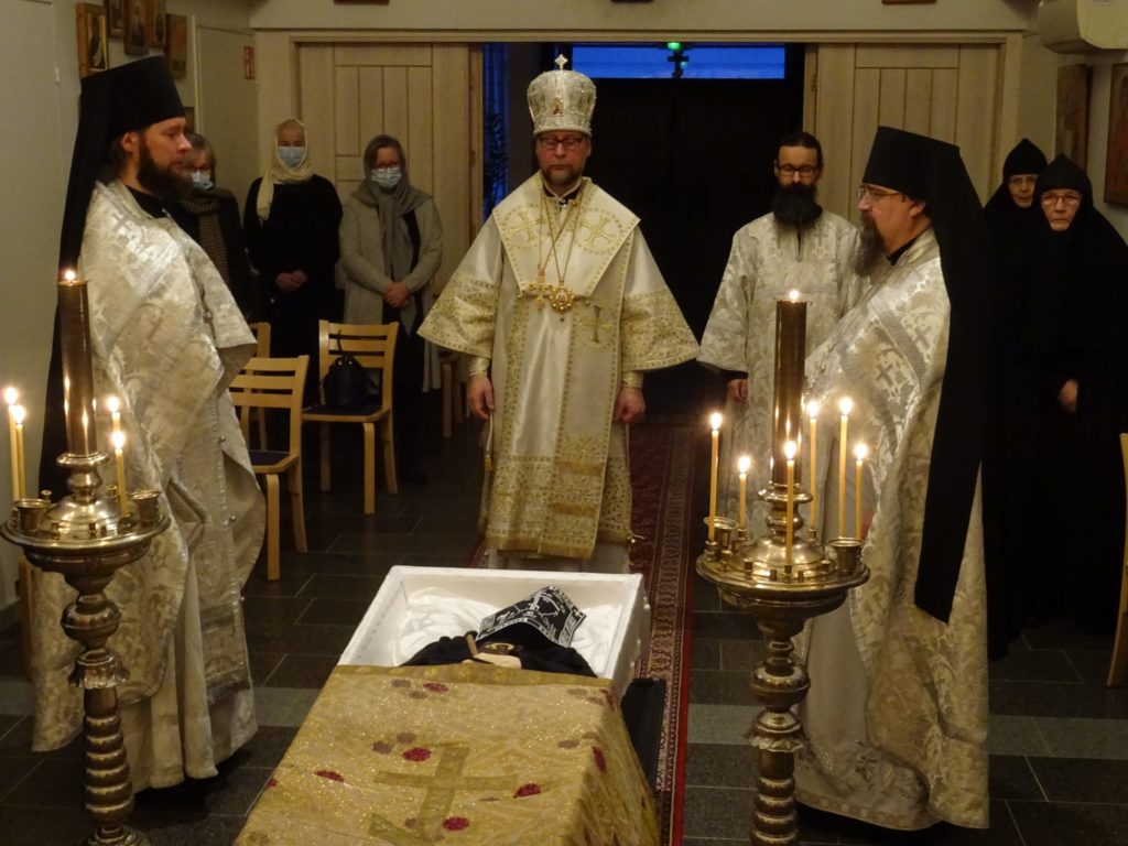 В понедельник 28.12.2020 Его Высокопреосвященство Арсений, Митрополит Куопио и Карелии совершил погребение монахини Свято-Троицкого Линтульского монастыря Христодулы (Лампи)