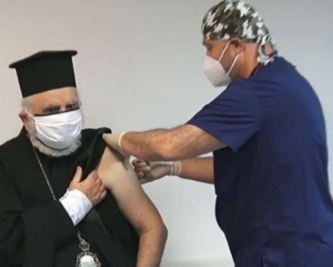 Εμβολιάστηκε ο πρώτος Επίσκοπος στη Βουλγαρία