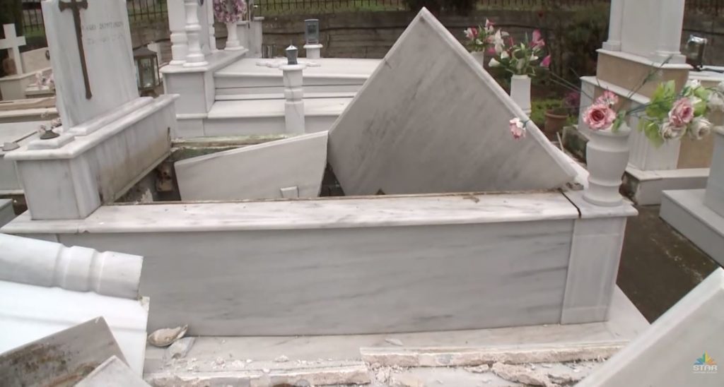 Θήβα: Ζημιές από τον σεισμό σε κοιμητήριο (ΒΙΝΤΕΟ)