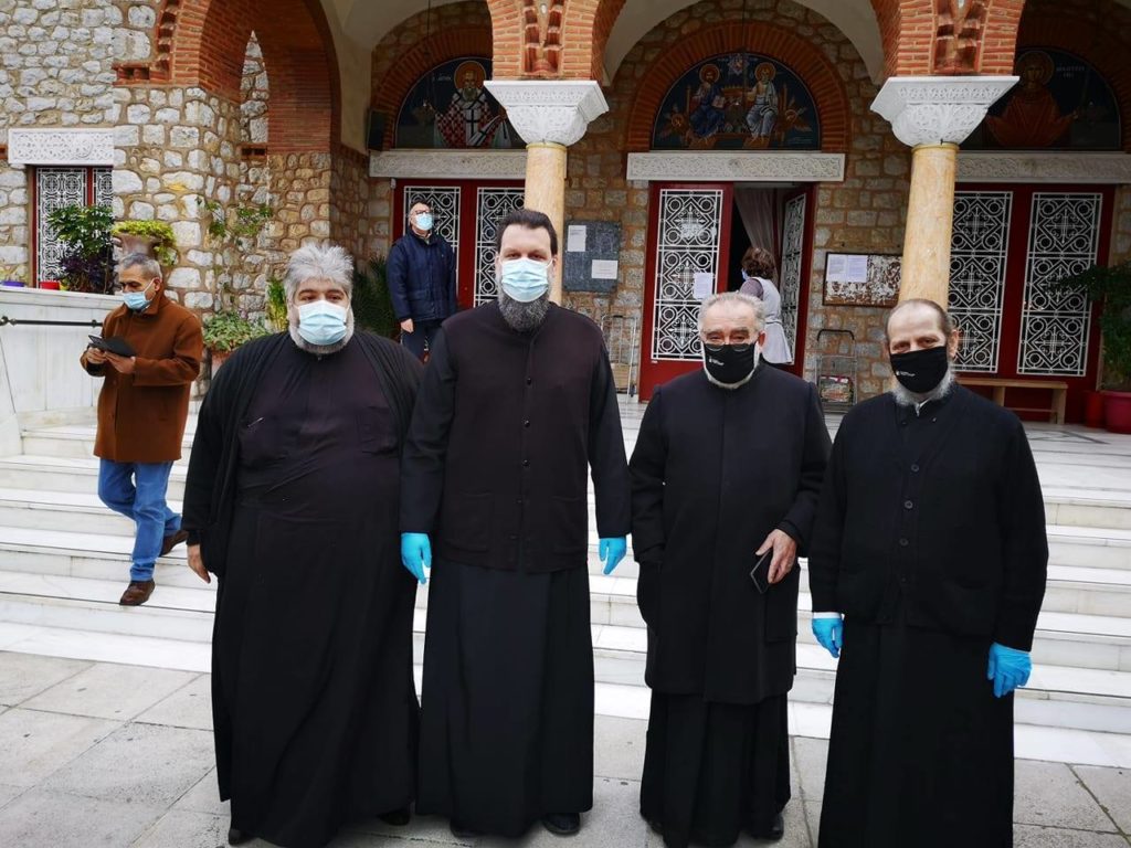 Διανομή τροφίμων απο τον Μητροπολίτη Νέας Ιωνίας (ΦΩΤΟ)