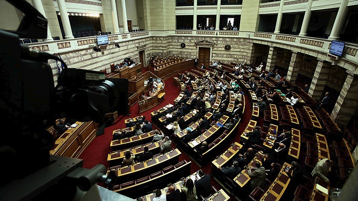 ΒΟΥΛΗ: Υπερψηφίστηκε η τροπολογία για τα ιδιωτικά εκκλησάκια