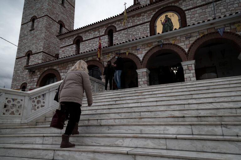 Greek govt eases restrictions on Church-going for coming holiday period