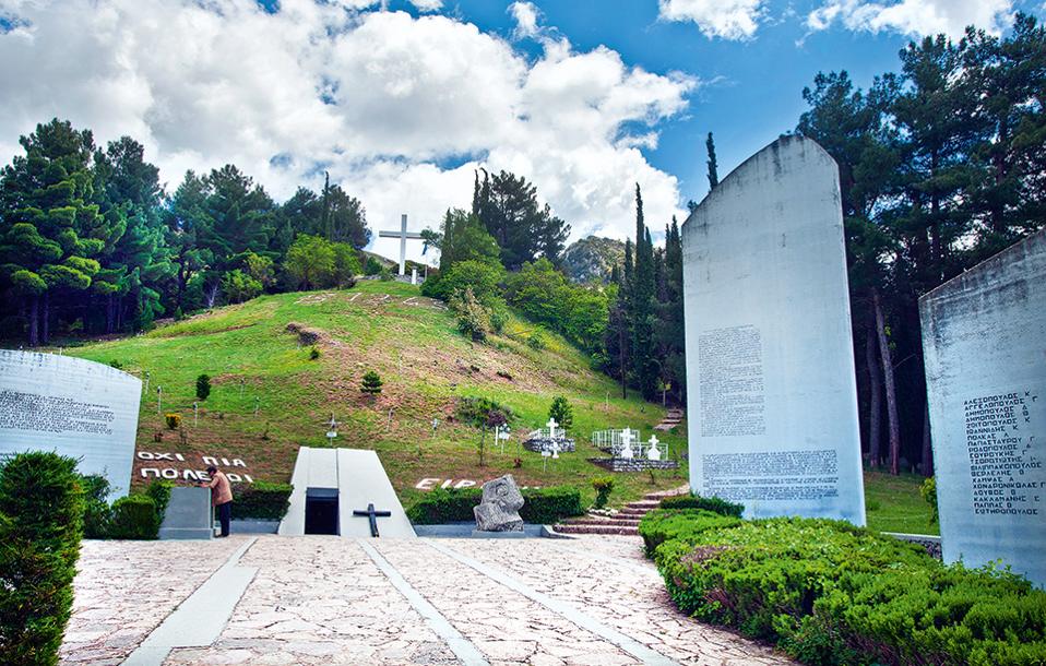 Αρχιεπ. Αθηνών: “Η ιστορική μνήμη πρέπει να έχει συνέχεια”